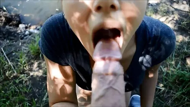 Nóng khiêu dâm, không giấy đăng ký  Một người bạn đã lừa dối cô, và bán mình như một nô lệ cho một thằng điên cho một xex nhật bản không che chai whiskey