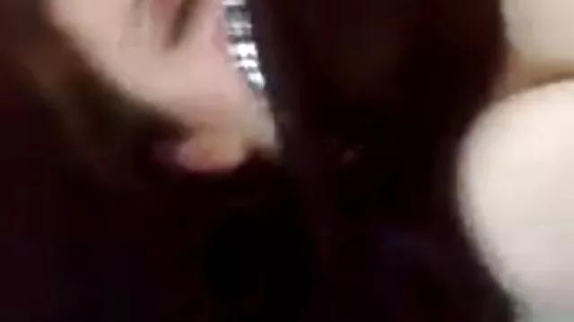 Nóng khiêu dâm, không giấy đăng ký  Một người hàng xóm của kẻ bắt nạt nhảy qua pim xex hay nhat hàng rào và vuốt ve một cô gái khỏa thân của đáy trên ghế