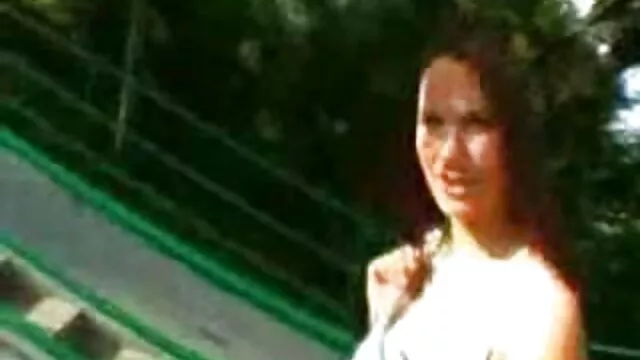 Nóng khiêu dâm, không giấy đăng ký  Sau những Năm Mới của đảng, ông đã ném vợ xuống đất và ngồi bên cạnh cô bởi phim xex nhat ban hay cây Giáng sinh với những chiếc đèn lồng.