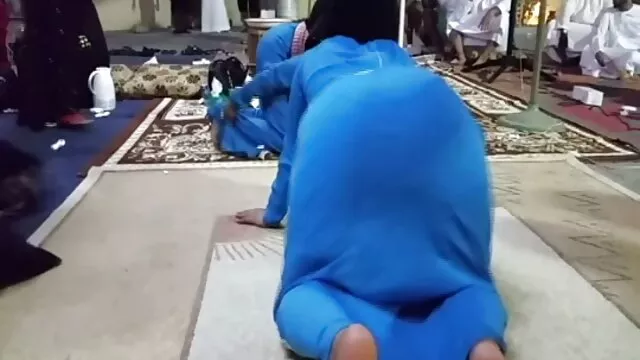 Nóng khiêu dâm, không giấy đăng ký  Một người đàn ông trưởng thành cám dỗ và hút một cô gái phim xex nhat ban trẻ trên môi, sau đó đặt trên chiếc ghế dài và bị mắc kẹt trong ngực.