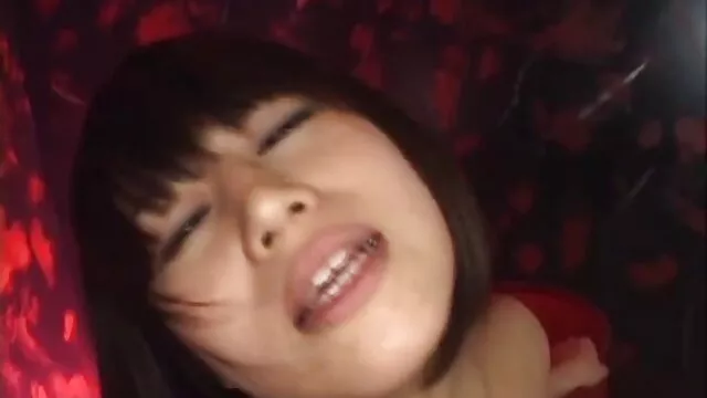 Nóng khiêu dâm, không giấy đăng ký  Tóc dài Hồi giáo bò hơn Alibek lớn và hét lên say đắm, vuốt ve cô vú cho cô xex nhật bản hay